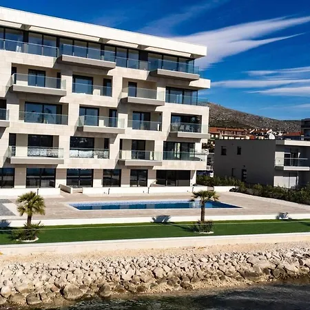 Luxury With Heated Pool *