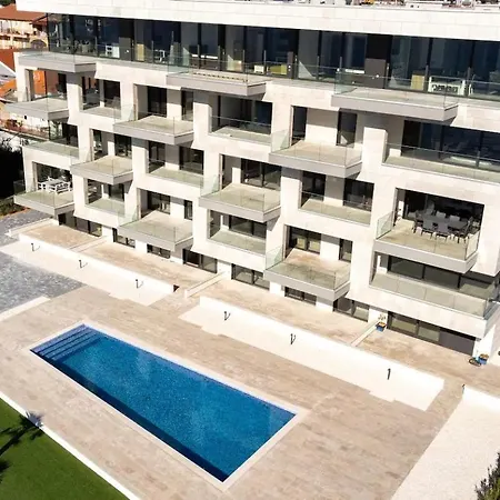 Apartment Luxury With Heated Pool