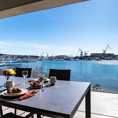Luxury With Heated Pool Apartment