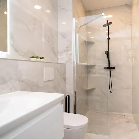 Apartment Luxury With Heated Pool